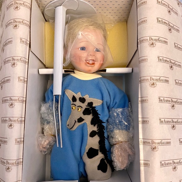 Ashton Drake “Catch Me if You Can” Porcelain Boy Doll Stevie in PJ’s - Picture 8 of 8